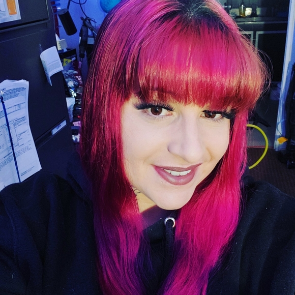 Meet your Posher, Cali - Picture 3 of 3